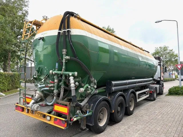 Feldbinder KIP48 3 3-AXLE 48M3 KIPPING SILO TRAILER (SAF AXLES / DRUM BRAKES / 4 COMPARTMENTS) - Semirremolque cisterna: foto 3 Feldbinder KIP48 3 3-AXLE 48M3 KIPPING SILO TRAILER (SAF AXLES / DRUM BRAKES / 4 COMPARTMENTS) - Semirremolque cisterna: foto 3