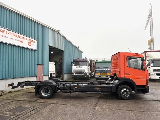 Mercedes-Benz Atego 823L DAY CAB (6-CILINDER) 4x2 CHASSIS (MANUAL GEARBOX / SPER DIFFERENTIAL / 6-CILINDER ENGINE) - Camión chasis: foto 4 Mercedes-Benz Atego 823L DAY CAB (6-CILINDER) 4x2 CHASSIS (MANUAL GEARBOX / SPER DIFFERENTIAL / 6-CILINDER ENGINE) - Camión chasis: foto 4