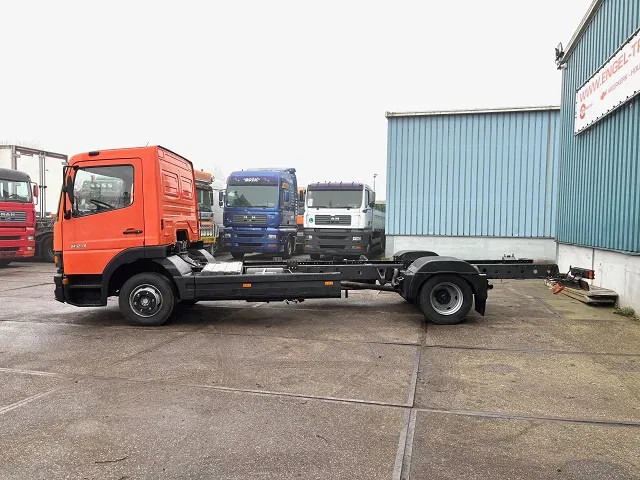 Mercedes-Benz Atego 823L DAY CAB (6-CILINDER) 4x2 CHASSIS (MANUAL GEARBOX / SPER DIFFERENTIAL / 6-CILINDER ENGINE) - Camión chasis: foto 5 Mercedes-Benz Atego 823L DAY CAB (6-CILINDER) 4x2 CHASSIS (MANUAL GEARBOX / SPER DIFFERENTIAL / 6-CILINDER ENGINE) - Camión chasis: foto 5