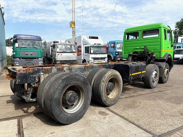 Mercedes-Benz SK 3335K 8x4 FULL STEEL CHASSIS (ZF16 MANUAL GEARBOX / RETARDER / FULL STEEL SUSPENSION / REDUCTION AXLES) - Camión chasis: foto 3 Mercedes-Benz SK 3335K 8x4 FULL STEEL CHASSIS (ZF16 MANUAL GEARBOX / RETARDER / FULL STEEL SUSPENSION / REDUCTION AXLES) - Camión chasis: foto 3