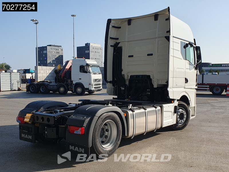 MAN TGX 18.520 4X2 NEW! GX Retarder 2x Tanks Standklima ACC - Cabeza tractora: foto 5 MAN TGX 18.520 4X2 NEW! GX Retarder 2x Tanks Standklima ACC - Cabeza tractora: foto 5