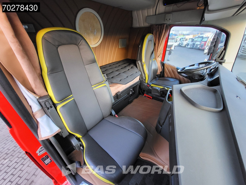 Volvo FH16 750 FH16 6X2 Special-Interior Full-Air Work-Remote Dynamic Steering Alcoa ACC Xenon - Cabeza tractora: foto 5 Volvo FH16 750 FH16 6X2 Special-Interior Full-Air Work-Remote Dynamic Steering Alcoa ACC Xenon - Cabeza tractora: foto 5