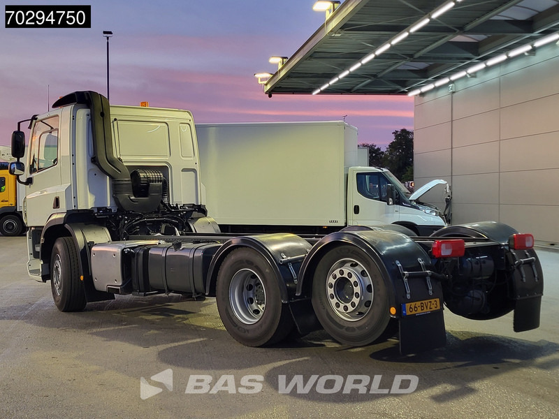 DAF CF 300 6X2 NEW chassis Lift/Steering Axle ACC Retarder Euro 6 - Camión chasis: foto 2 DAF CF 300 6X2 NEW chassis Lift/Steering Axle ACC Retarder Euro 6 - Camión chasis: foto 2