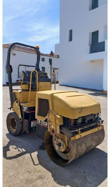 Caterpillar CB225D - Compactador mixto: foto 1 Caterpillar CB225D - Compactador mixto: foto 1