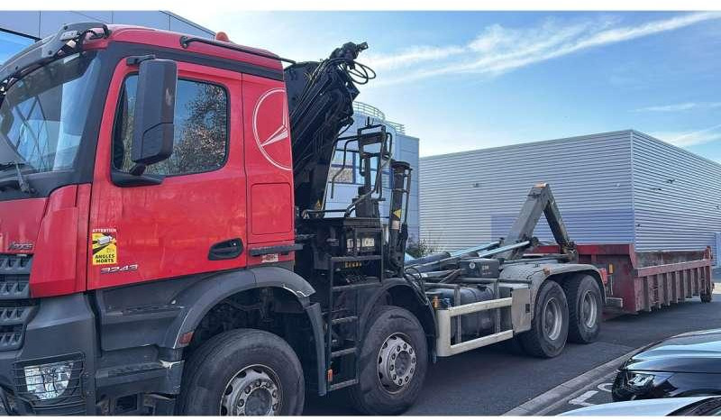 Mercedes AROCS 3243 8X4 - Camión multibasculante: foto 2 Mercedes AROCS 3243 8X4 - Camión multibasculante: foto 2