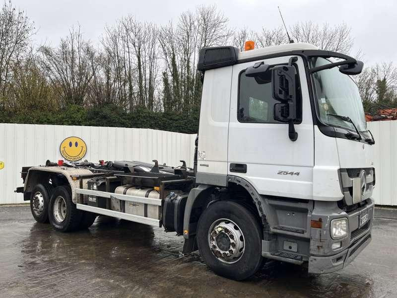 Mercedes Camion Ampliroll ACTROS 2544 - Camión multibasculante: foto 1 Mercedes Camion Ampliroll ACTROS 2544 - Camión multibasculante: foto 1