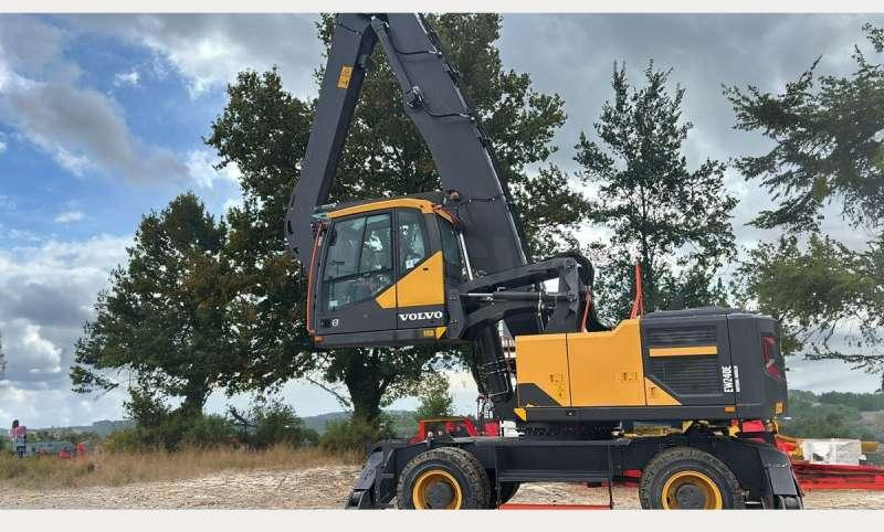 Volvo EW240EMH - Manipulador de materiales: foto 2 Volvo EW240EMH - Manipulador de materiales: foto 2