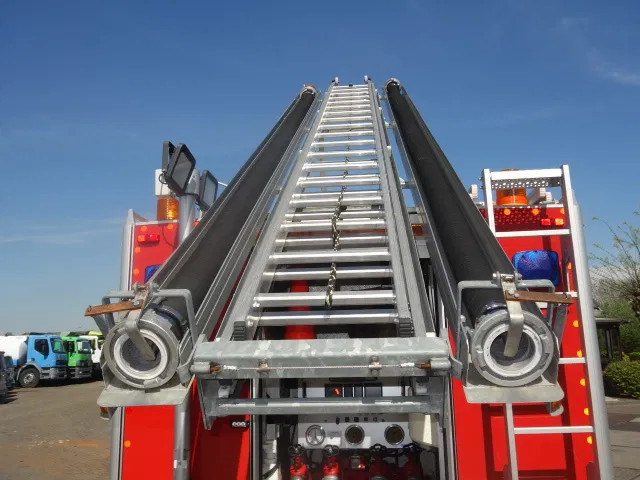 MAN LE 220C GODIVA POMP 2000 LITER TANK,MANUAL GEARBOX - Camión de bomberos: foto 4 MAN LE 220C GODIVA POMP 2000 LITER TANK,MANUAL GEARBOX - Camión de bomberos: foto 4