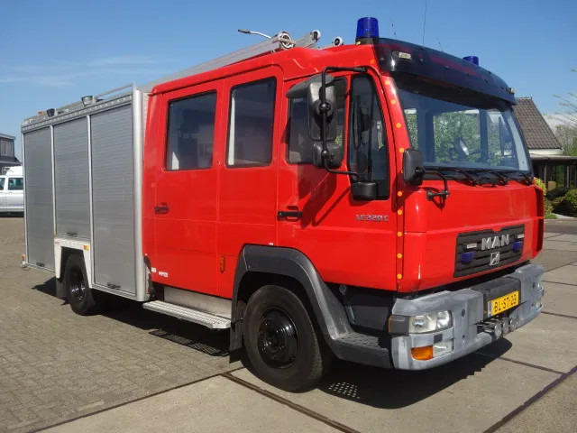 MAN LE 220C GODIVA POMP 2000 LITER TANK,MANUAL GEARBOX - Camión de bomberos: foto 1 MAN LE 220C GODIVA POMP 2000 LITER TANK,MANUAL GEARBOX - Camión de bomberos: foto 1