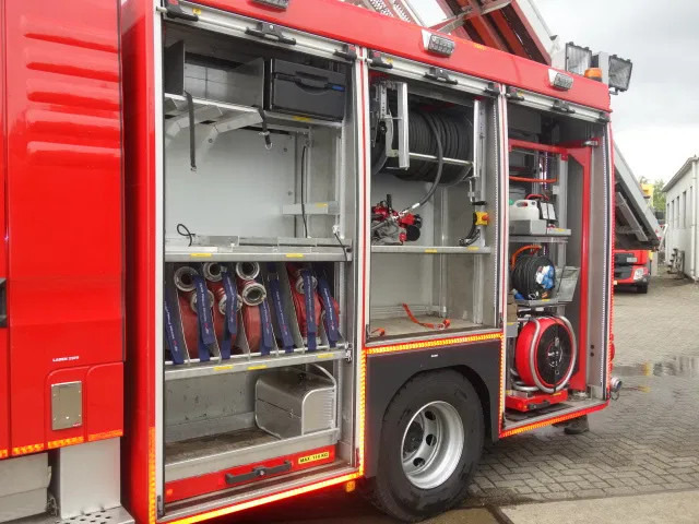 MAN TGM 15.250 FIRE TRUCK,2000 LITER TANK, FOAM TANK, AIRCO,WITH EQUIPMENT - Camión de bomberos: foto 2 MAN TGM 15.250 FIRE TRUCK,2000 LITER TANK, FOAM TANK, AIRCO,WITH EQUIPMENT - Camión de bomberos: foto 2