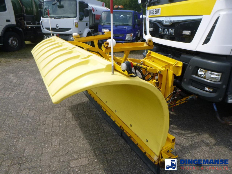 MAN TGM 18.290 4X4 RHD gritter / snow plough - Máquina quitanieve: foto 5 MAN TGM 18.290 4X4 RHD gritter / snow plough - Máquina quitanieve: foto 5