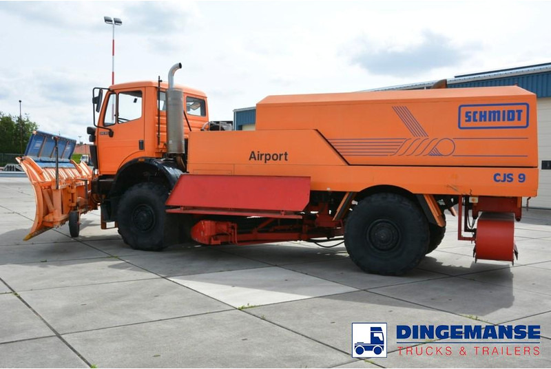 Mercedes-Benz SK 2031 4x4x4 Schmidt CJS9 airport sweeper snow plough - Máquina quitanieve: foto 2 Mercedes-Benz SK 2031 4x4x4 Schmidt CJS9 airport sweeper snow plough - Máquina quitanieve: foto 2