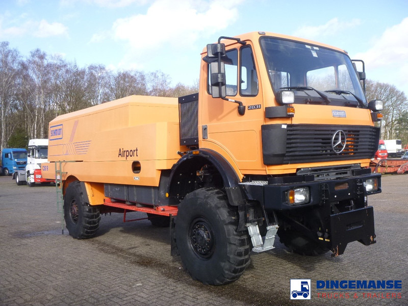 Mercedes-Benz SK 2031 4x4x4 Schmidt CJS9 airport sweeper snow plough - Máquina quitanieve: foto 5 Mercedes-Benz SK 2031 4x4x4 Schmidt CJS9 airport sweeper snow plough - Máquina quitanieve: foto 5