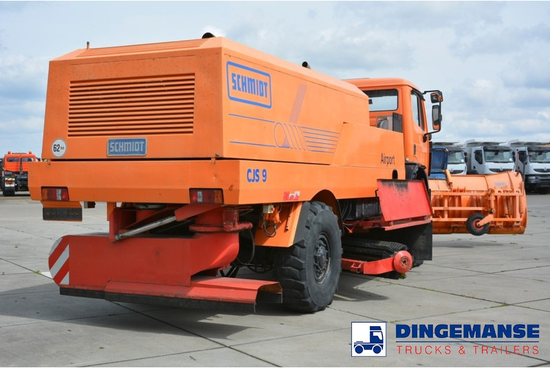 Mercedes-Benz SK 2031 4x4x4 Schmidt CJS9 airport sweeper snow plough - Máquina quitanieve: foto 3 Mercedes-Benz SK 2031 4x4x4 Schmidt CJS9 airport sweeper snow plough - Máquina quitanieve: foto 3