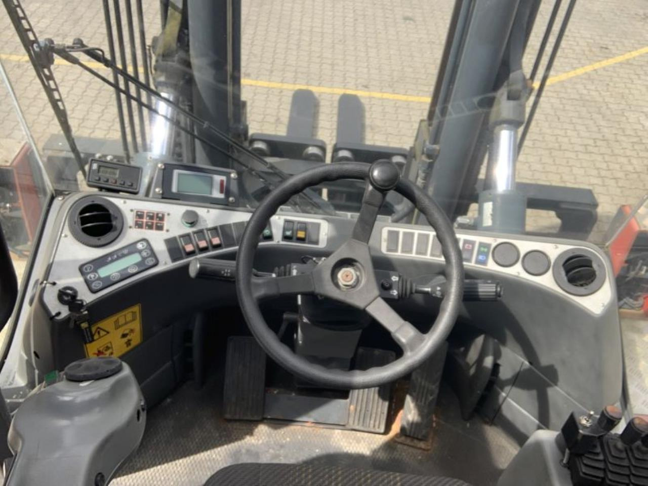 Kalmar DCE100-6 - Carretilla elevadora diésel: foto 4 Kalmar DCE100-6 - Carretilla elevadora diésel: foto 4