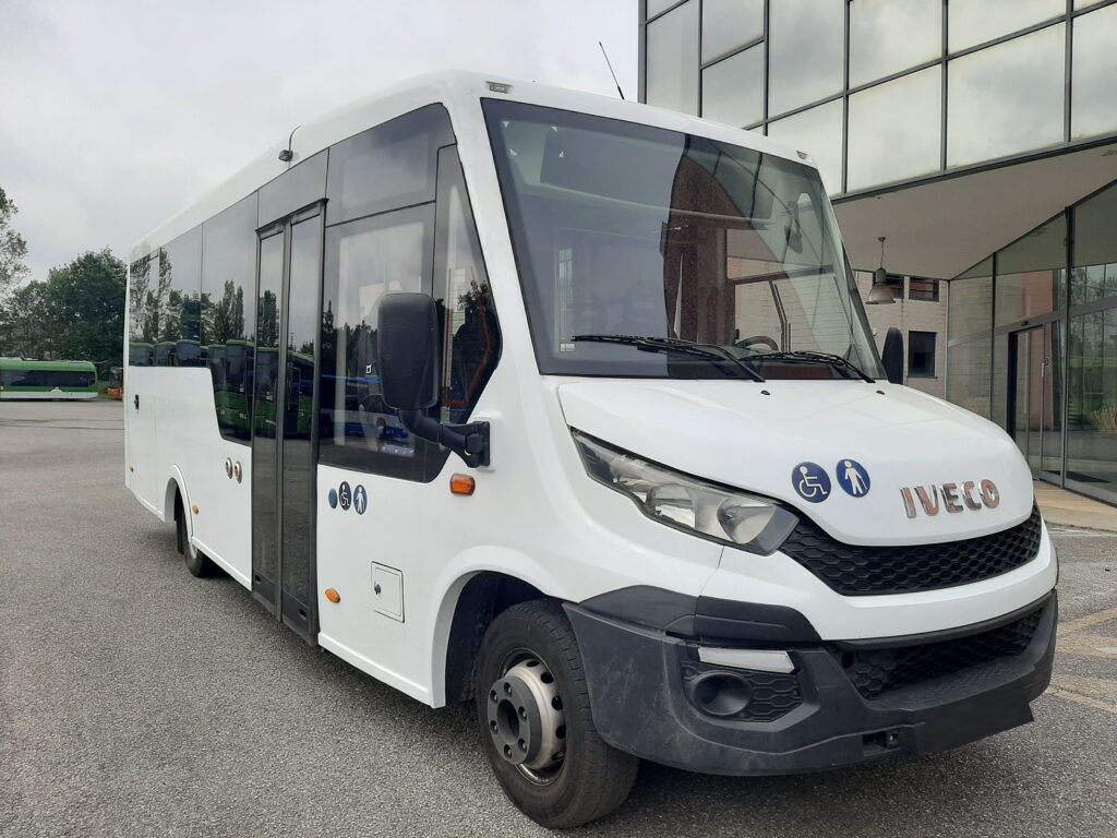 N.1 IVECO INDCAR MOBI – Anno 2015 - Autocar: foto 1 N.1 IVECO INDCAR MOBI – Anno 2015 - Autocar: foto 1