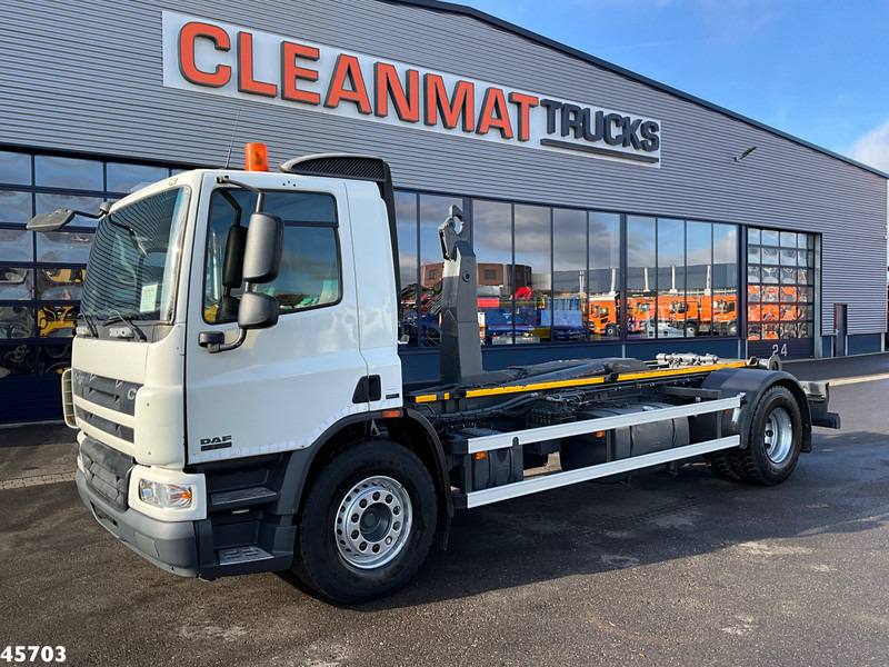 DAF FA 65 CF 250 Manual 20 Ton haakarmsysteem - Camión multibasculante: foto 2 DAF FA 65 CF 250 Manual 20 Ton haakarmsysteem - Camión multibasculante: foto 2