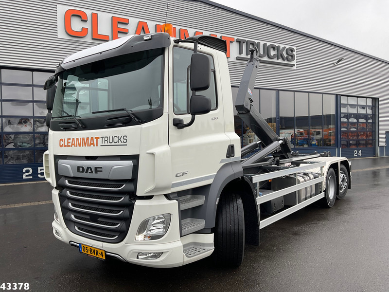 DAF FAN CF 430 VDL 21 Ton haakarmsysteem - Camión multibasculante: foto 1 DAF FAN CF 430 VDL 21 Ton haakarmsysteem - Camión multibasculante: foto 1