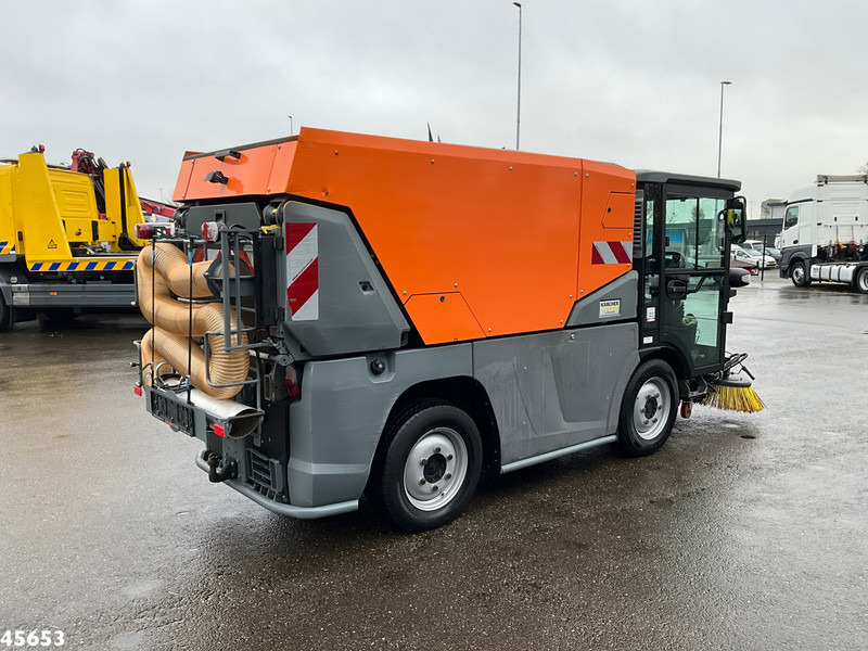 Kärcher MC 250 Just 16.579 km! - Barredora vial: foto 4 Kärcher MC 250 Just 16.579 km! - Barredora vial: foto 4