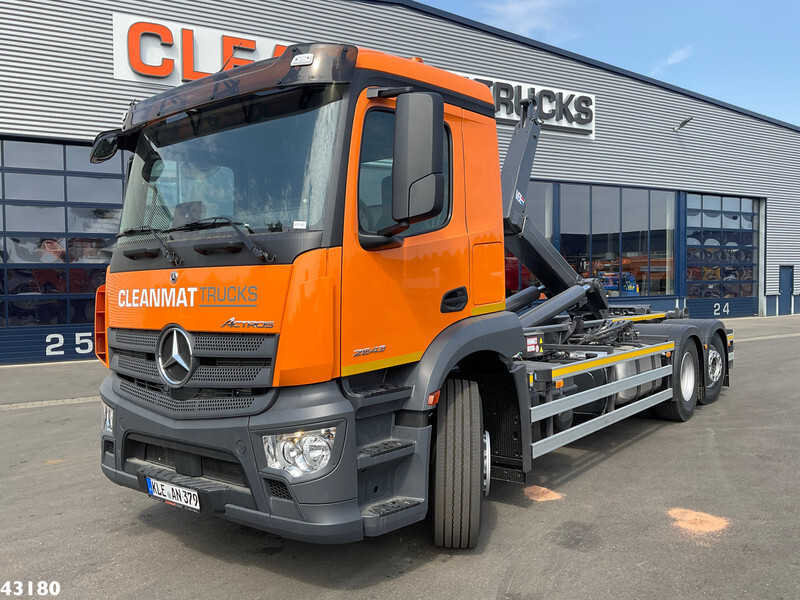 Mercedes-Benz Actros 2643 VDL 21 Ton haakarmsysteem - Camión multibasculante: foto 1 Mercedes-Benz Actros 2643 VDL 21 Ton haakarmsysteem - Camión multibasculante: foto 1