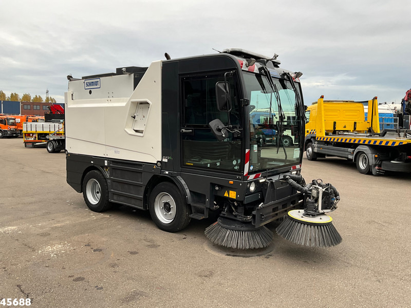 Schmidt Cleango Compact 500 Euro 6 with 3-rd brush Just 41.050 km! - Barredora vial: foto 4 Schmidt Cleango Compact 500 Euro 6 with 3-rd brush Just 41.050 km! - Barredora vial: foto 4
