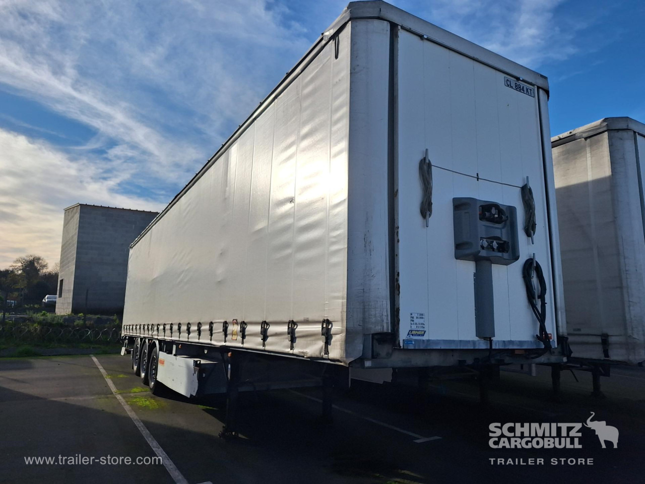 FRUEHAUF Curtainsider Standard Taillift - Semirremolque lona: foto 1 FRUEHAUF Curtainsider Standard Taillift - Semirremolque lona: foto 1