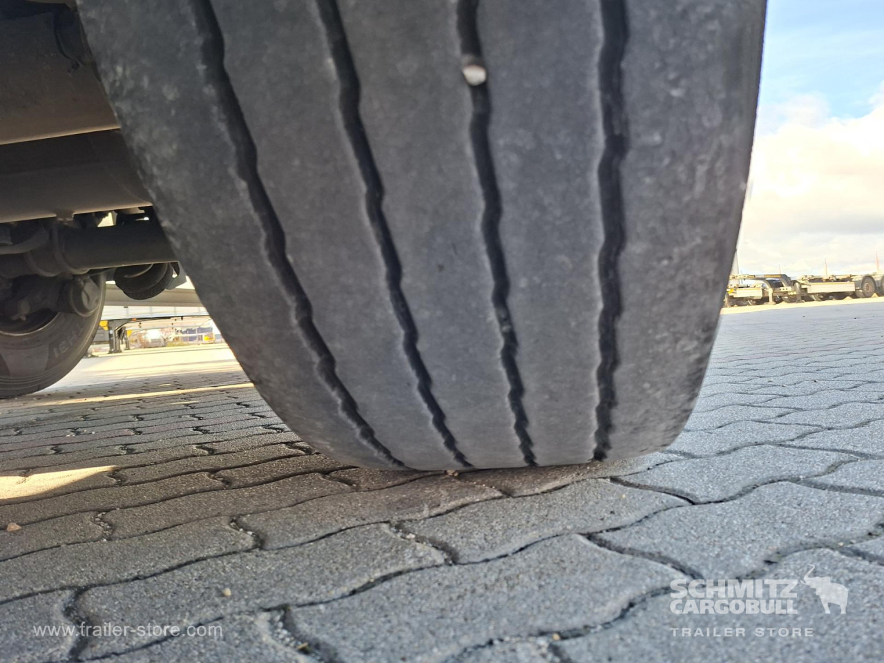 SCHMITZ Mélyhűtő koffer Multitemp - Semirremolque isotérmico: foto 3 SCHMITZ Mélyhűtő koffer Multitemp - Semirremolque isotérmico: foto 3