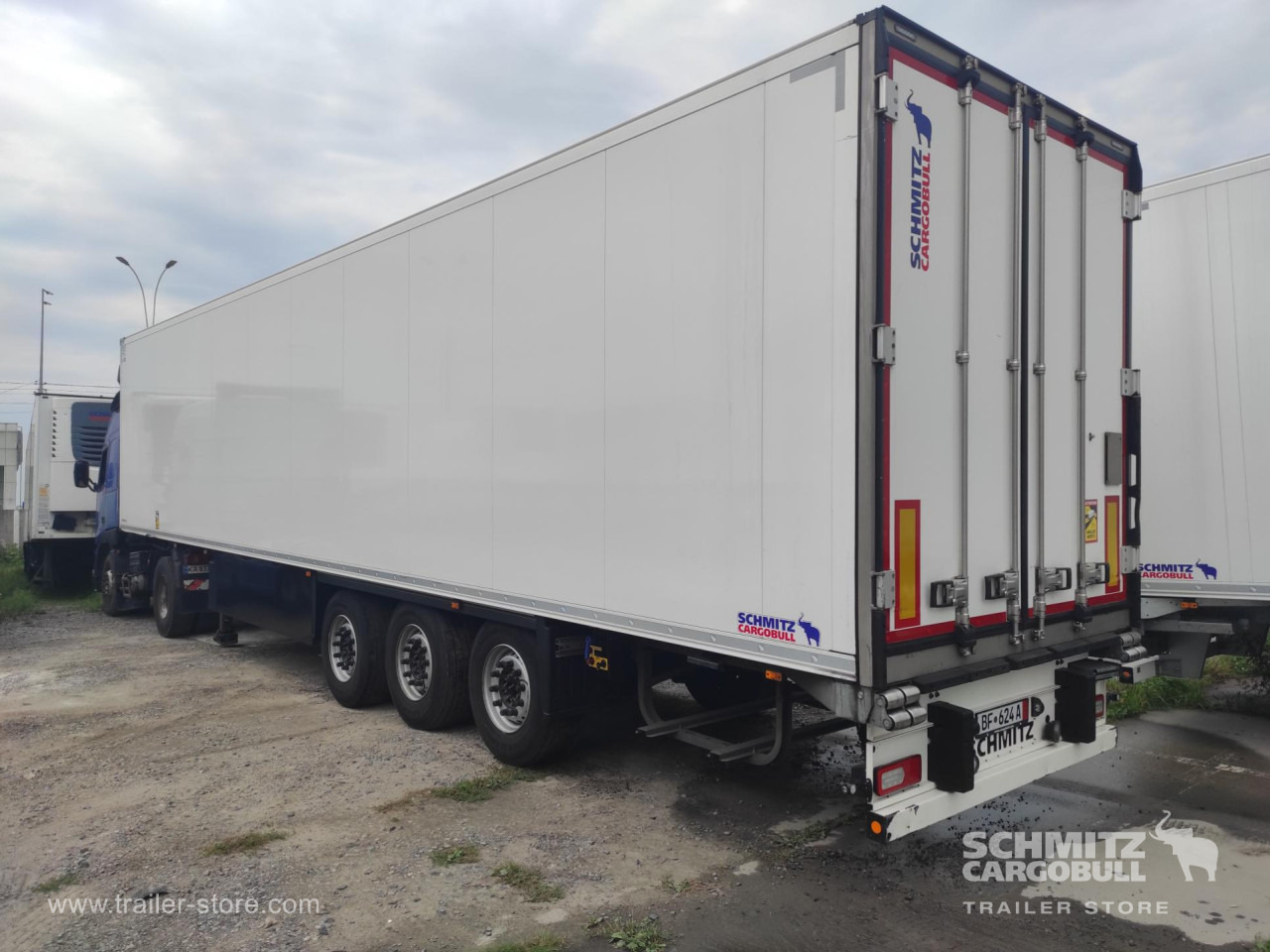 SCHMITZ Напівпричіп Стандартний - Semirremolque isotérmico: foto 1 SCHMITZ Напівпричіп Стандартний - Semirremolque isotérmico: foto 1
