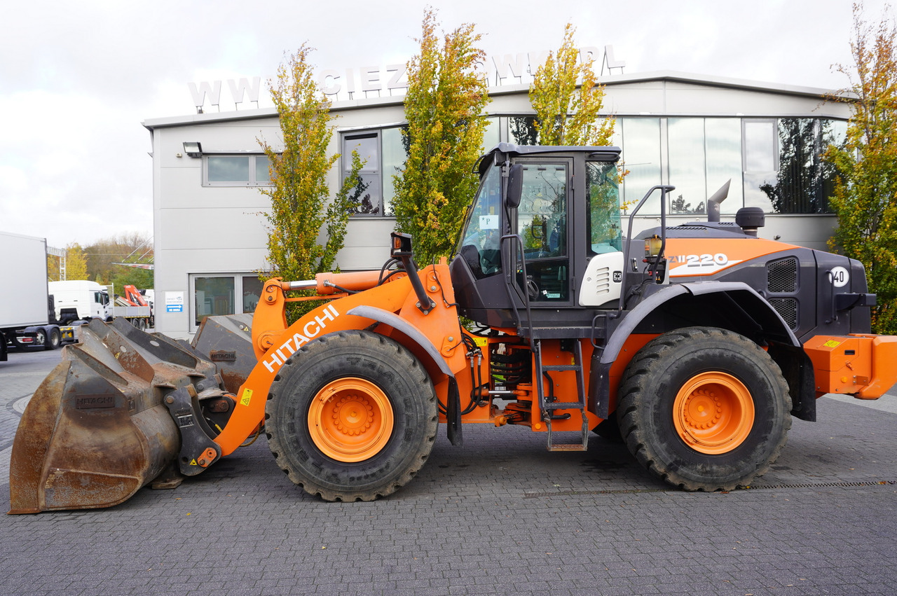 HITACHI ZW220 articulated loader / 2 buckets - Cargadora de ruedas: foto 3 HITACHI ZW220 articulated loader / 2 buckets - Cargadora de ruedas: foto 3