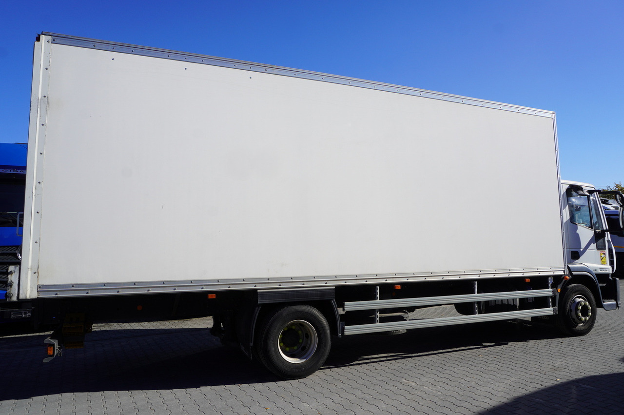 IVECO Eurocargo 160E21 / Only 11 thousand km!!! / Box 18 EPAL - Camión caja cerrada: foto 3 IVECO Eurocargo 160E21 / Only 11 thousand km!!! / Box 18 EPAL - Camión caja cerrada: foto 3