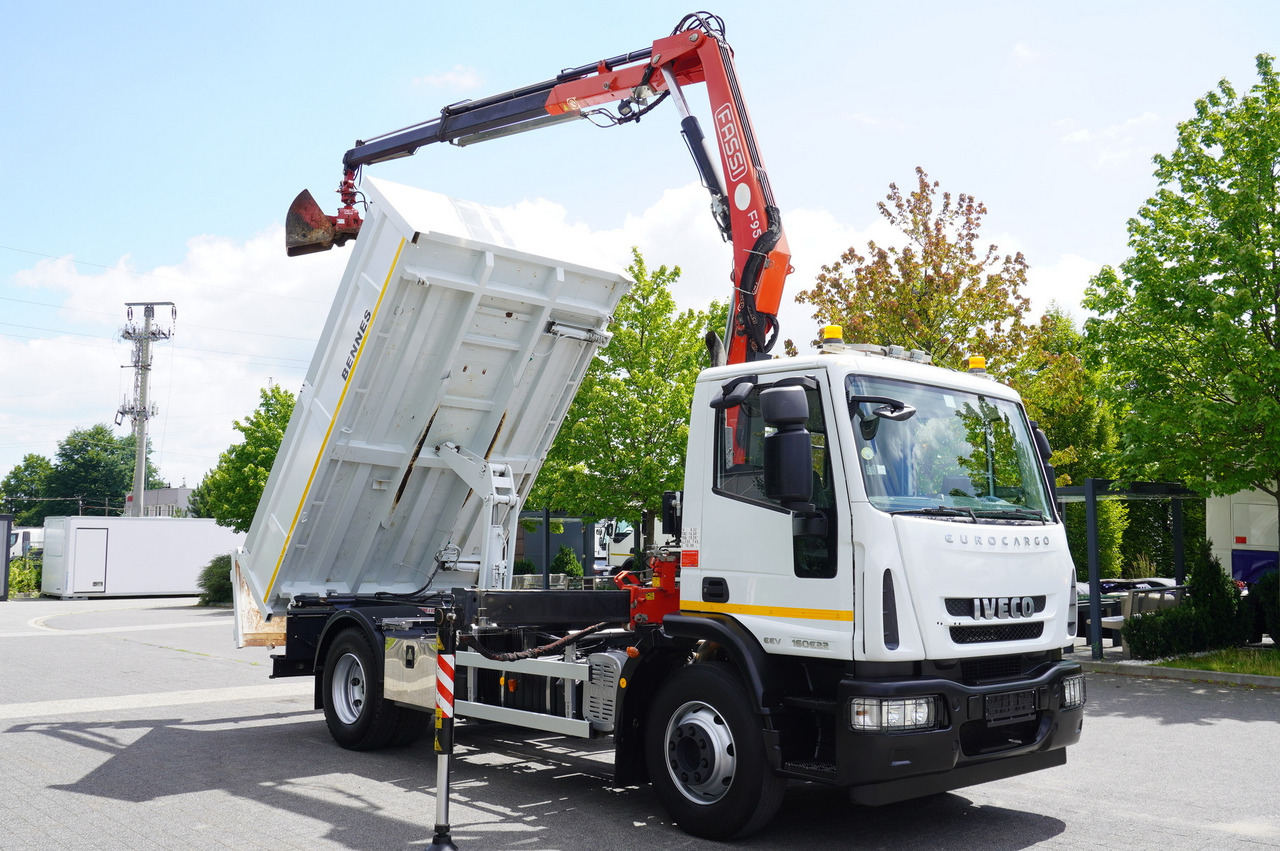 IVECO Eurocargo 160E22 EEV Dump truck / Bortmatic / Crane FASSI F95A.0.22 - Camión grúa: foto 3 IVECO Eurocargo 160E22 EEV Dump truck / Bortmatic / Crane FASSI F95A.0.22 - Camión grúa: foto 3