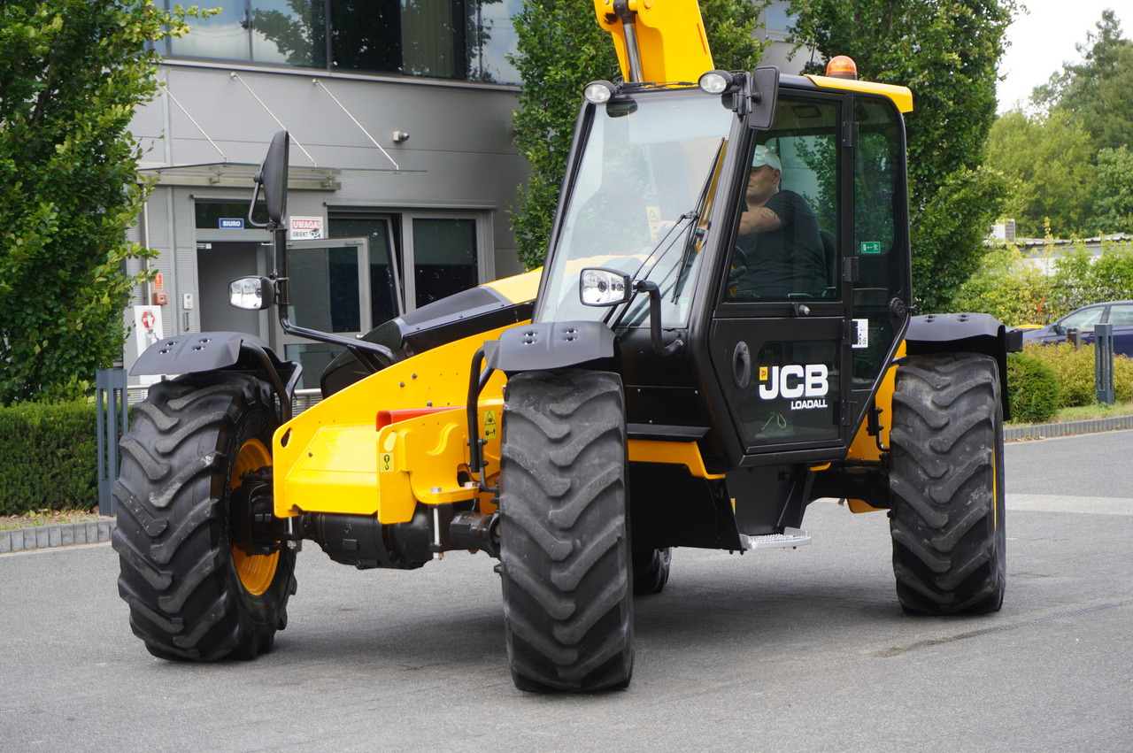 Leasing de JCB 526-56 AGRI Plus / 5.6 m telescopic loader / joystick JCB 526-56 AGRI Plus / 5.6 m telescopic loader / joystick: foto 20 Leasing de JCB 526-56 AGRI Plus / 5.6 m telescopic loader / joystick JCB 526-56 AGRI Plus / 5.6 m telescopic loader / joystick: foto 20