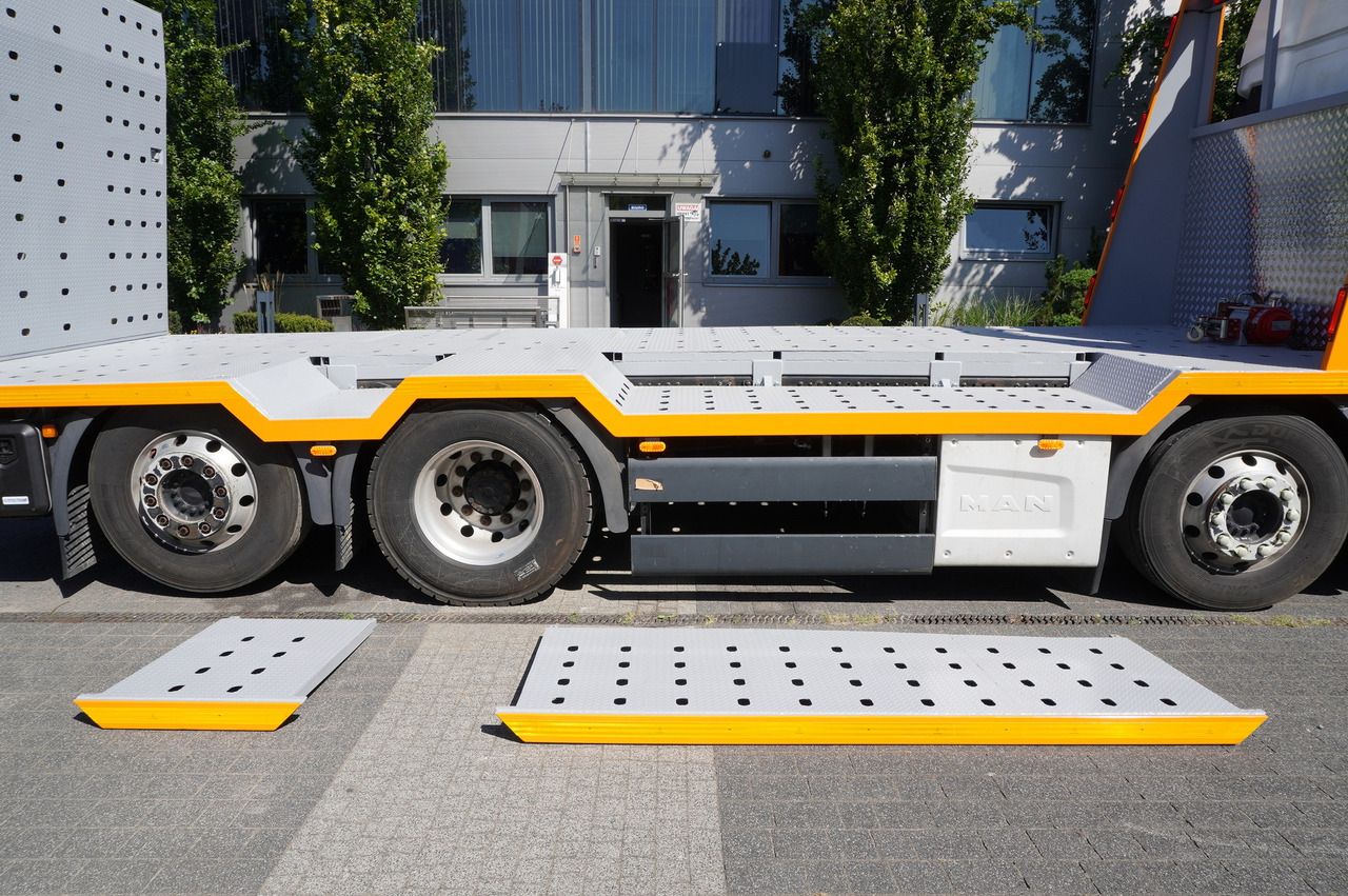 MAN TGS 35.420 8×2 / New tow truck / 3 steered axles / 20 T cap. / Sleeper cab - Camión portavehículos: foto 3 MAN TGS 35.420 8×2 / New tow truck / 3 steered axles / 20 T cap. / Sleeper cab - Camión portavehículos: foto 3