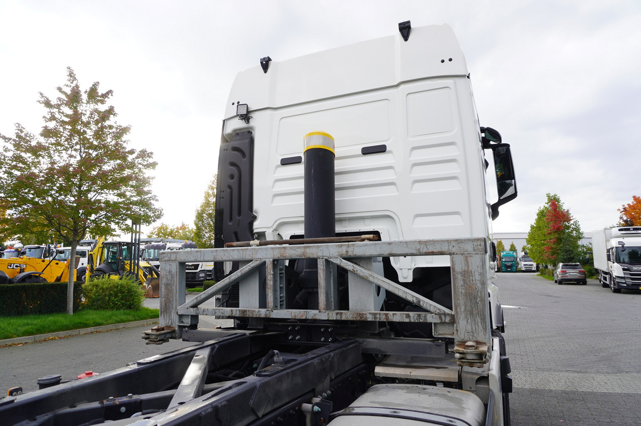 MAN TGX 26.470 6x2 COINTAINERKIPPER HYVA HIRMSCHLING / 200 tho. km! - Camión volquete: foto 5 MAN TGX 26.470 6x2 COINTAINERKIPPER HYVA HIRMSCHLING / 200 tho. km! - Camión volquete: foto 5