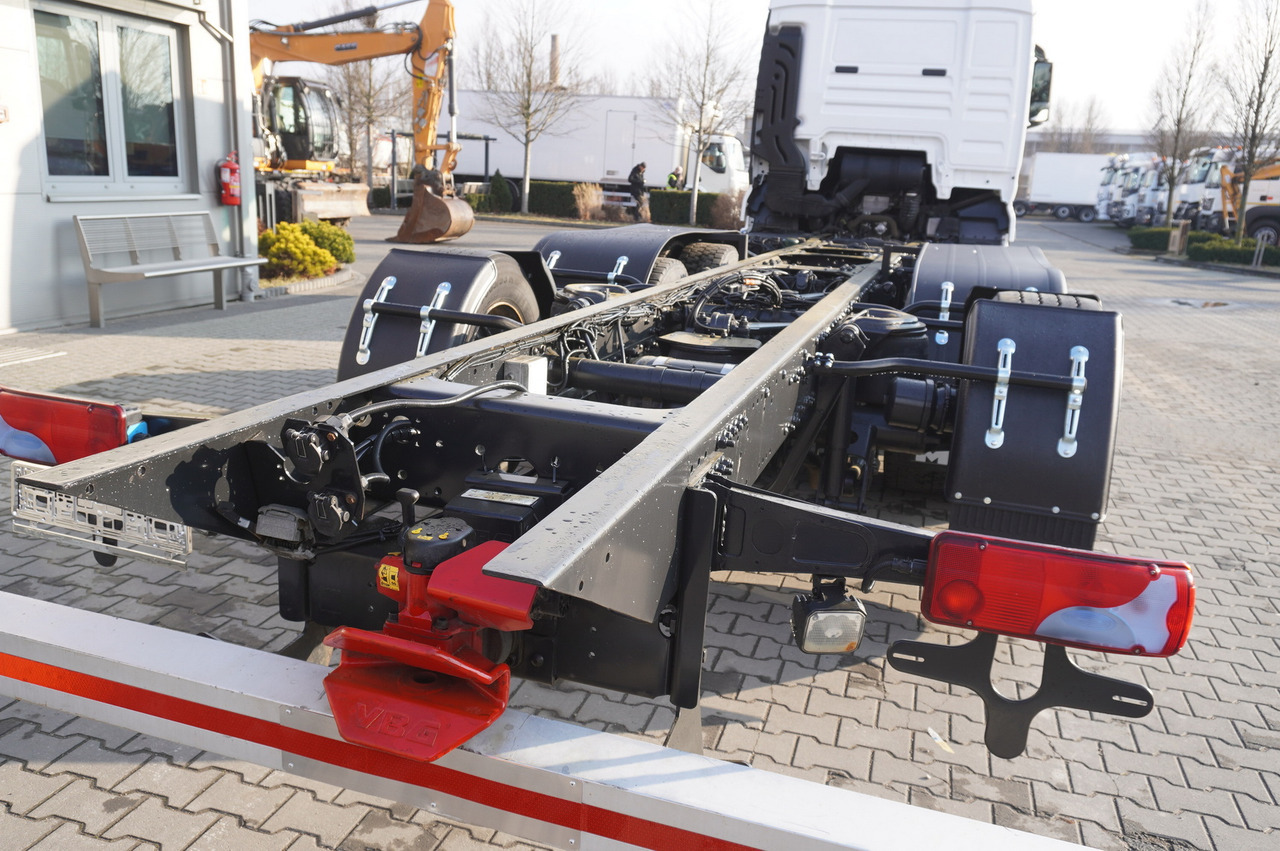 Camión chasis MAN TGX 35.580 E6 8x4/4 - 8.8m chassis frame: foto 14