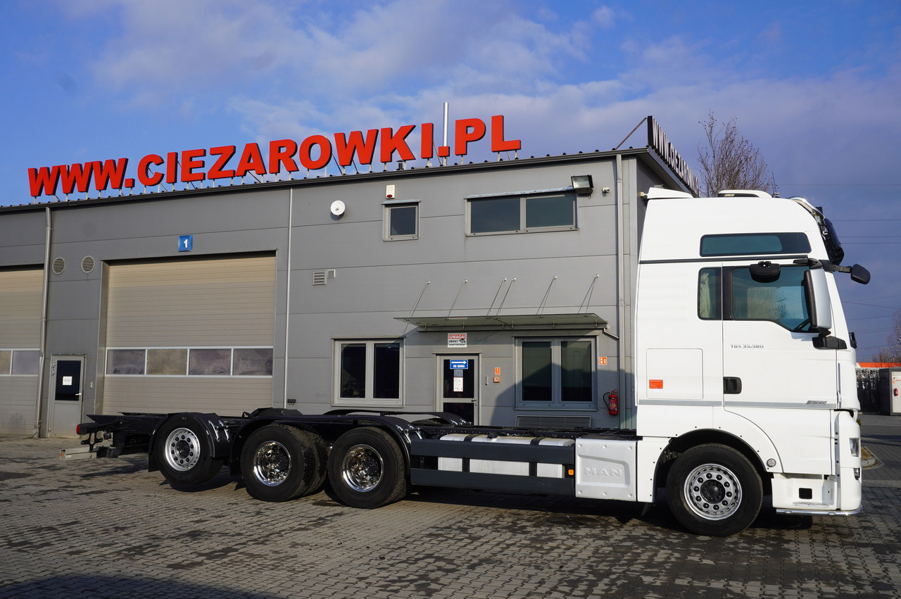 MAN TGX 35.580 E6 8x4/4 - 8.8m chassis frame - Camión grúa: foto 4 MAN TGX 35.580 E6 8x4/4 - 8.8m chassis frame - Camión grúa: foto 4