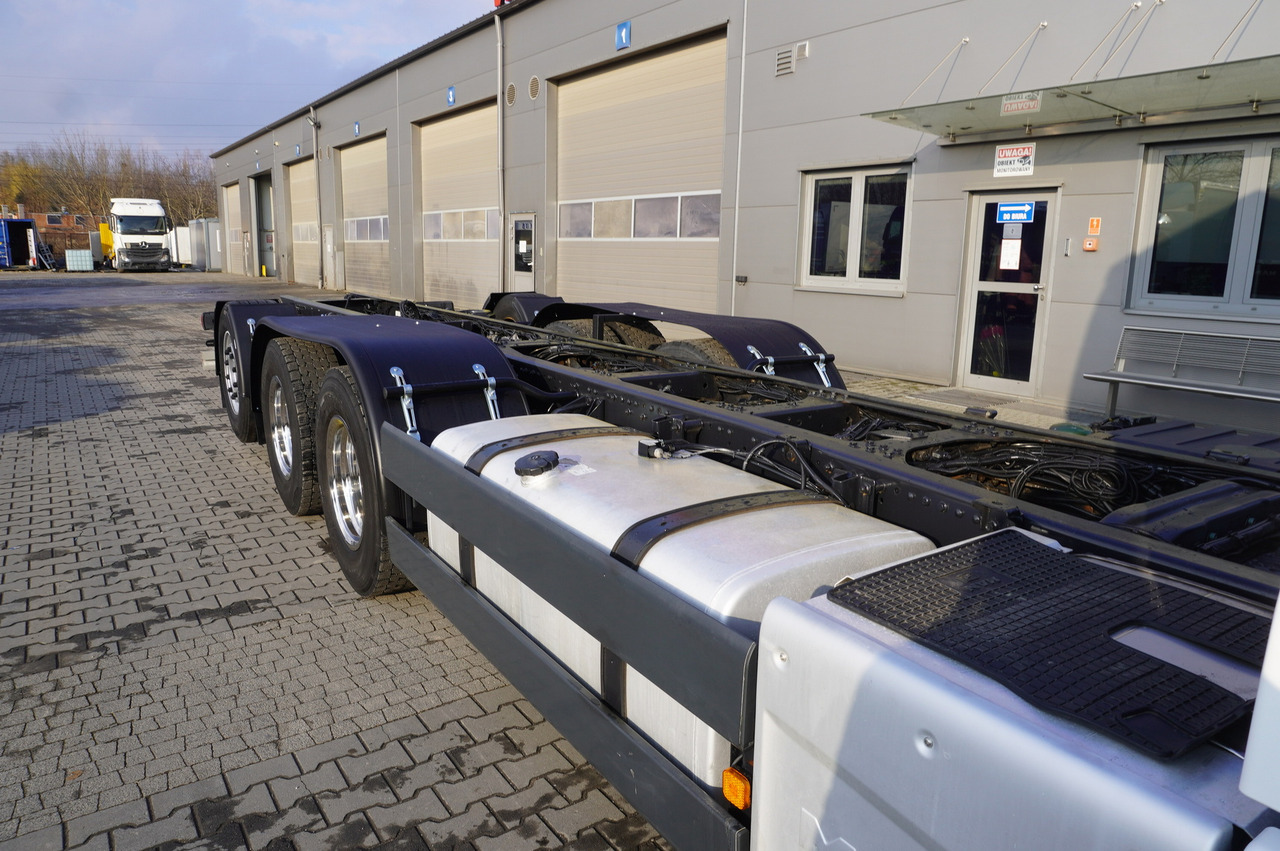 Camión chasis MAN TGX 35.580 E6 8x4/4 - 8.8m chassis frame: foto 20