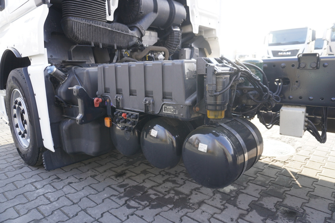 Camión chasis MAN TGX 35.580 E6 8x4/4 - 8.8m chassis frame: foto 10