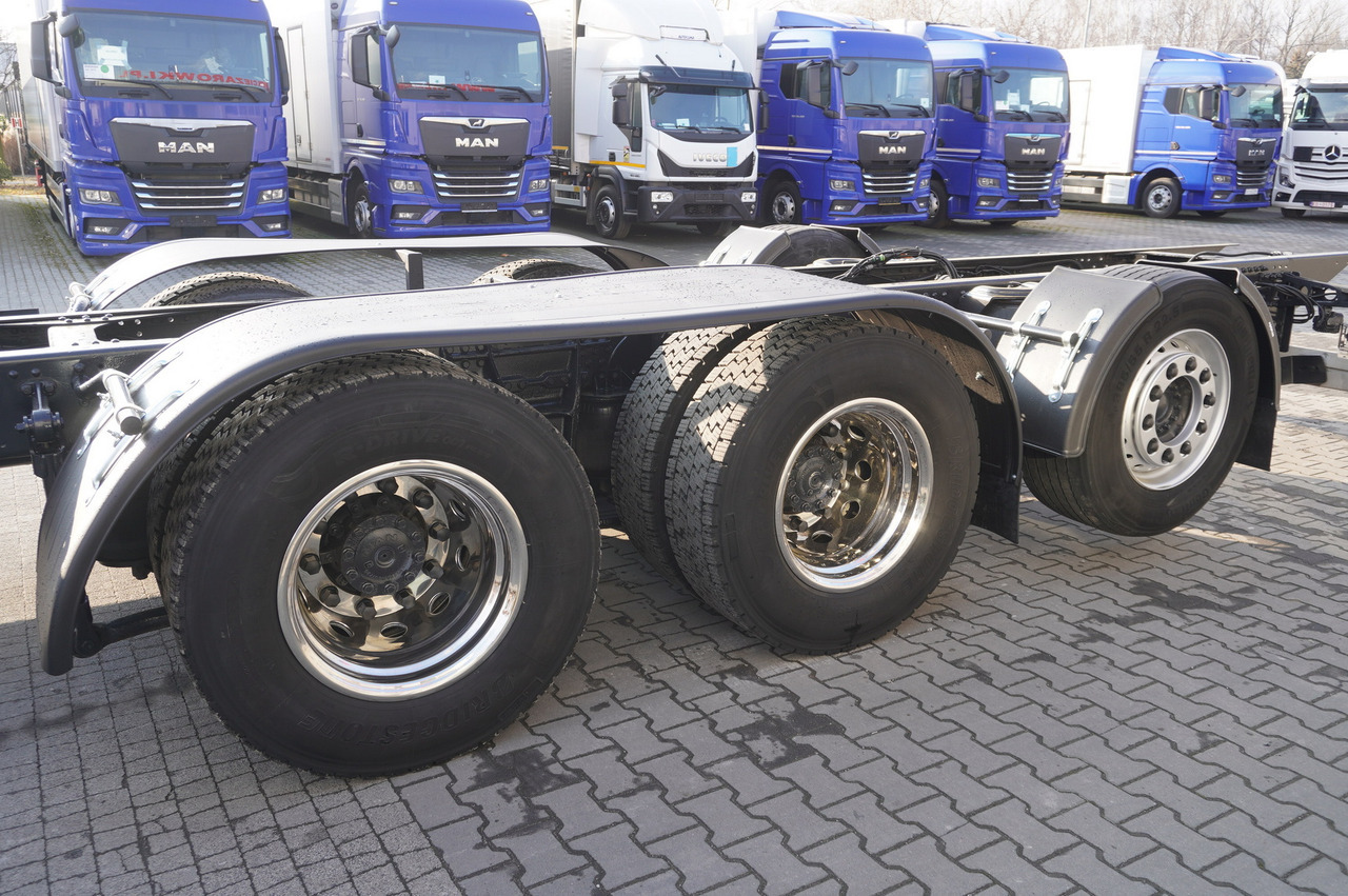 Camión chasis MAN TGX 35.580 E6 8x4/4 - 8.8m chassis frame: foto 11
