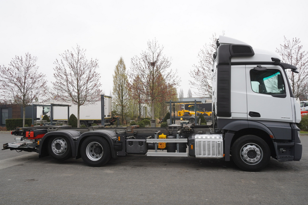 MERCEDES-BENZ Actros 2545 6×2 MP5 / ADR AT - Camión portacontenedore/ Intercambiable: foto 2 MERCEDES-BENZ Actros 2545 6×2 MP5 / ADR AT - Camión portacontenedore/ Intercambiable: foto 2