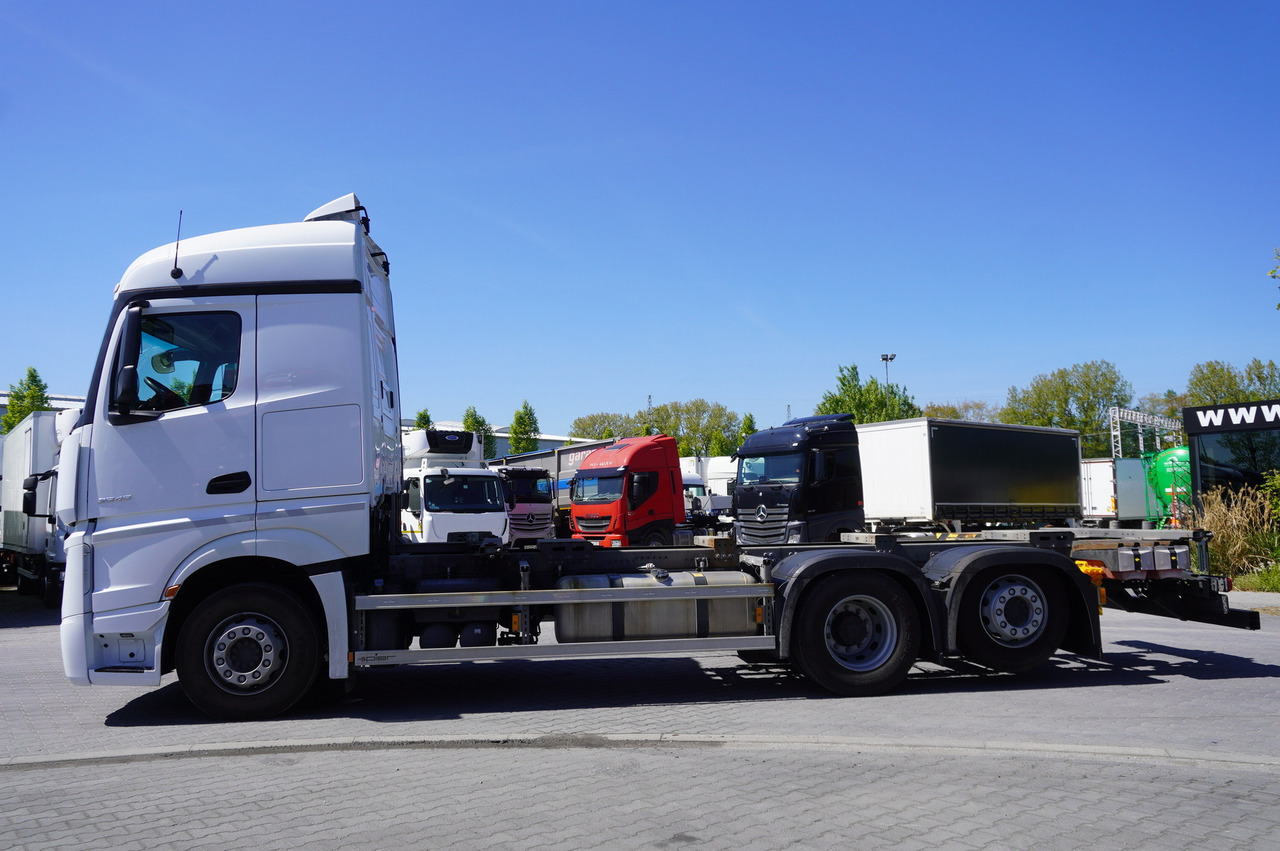 MERCEDES-BENZ Actros 2545 6×2 MP5 / Full ADR / BDF - Camión portacontenedore/ Intercambiable: foto 2 MERCEDES-BENZ Actros 2545 6×2 MP5 / Full ADR / BDF - Camión portacontenedore/ Intercambiable: foto 2