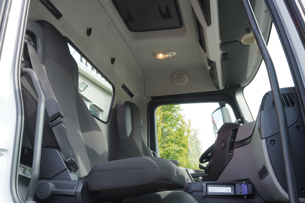 Leasing de MERCEDES-BENZ Antos 2540 / Flatbed 15 EPAL / Fassi F165 / 6.1 t / 8 m reach / remote control / rotator / 1600 MTH / steered axle MERCEDES-BENZ Antos 2540 / Flatbed 15 EPAL / Fassi F165 / 6.1 t / 8 m reach / remote control / rotator / 1600 MTH / steered axle: foto 28