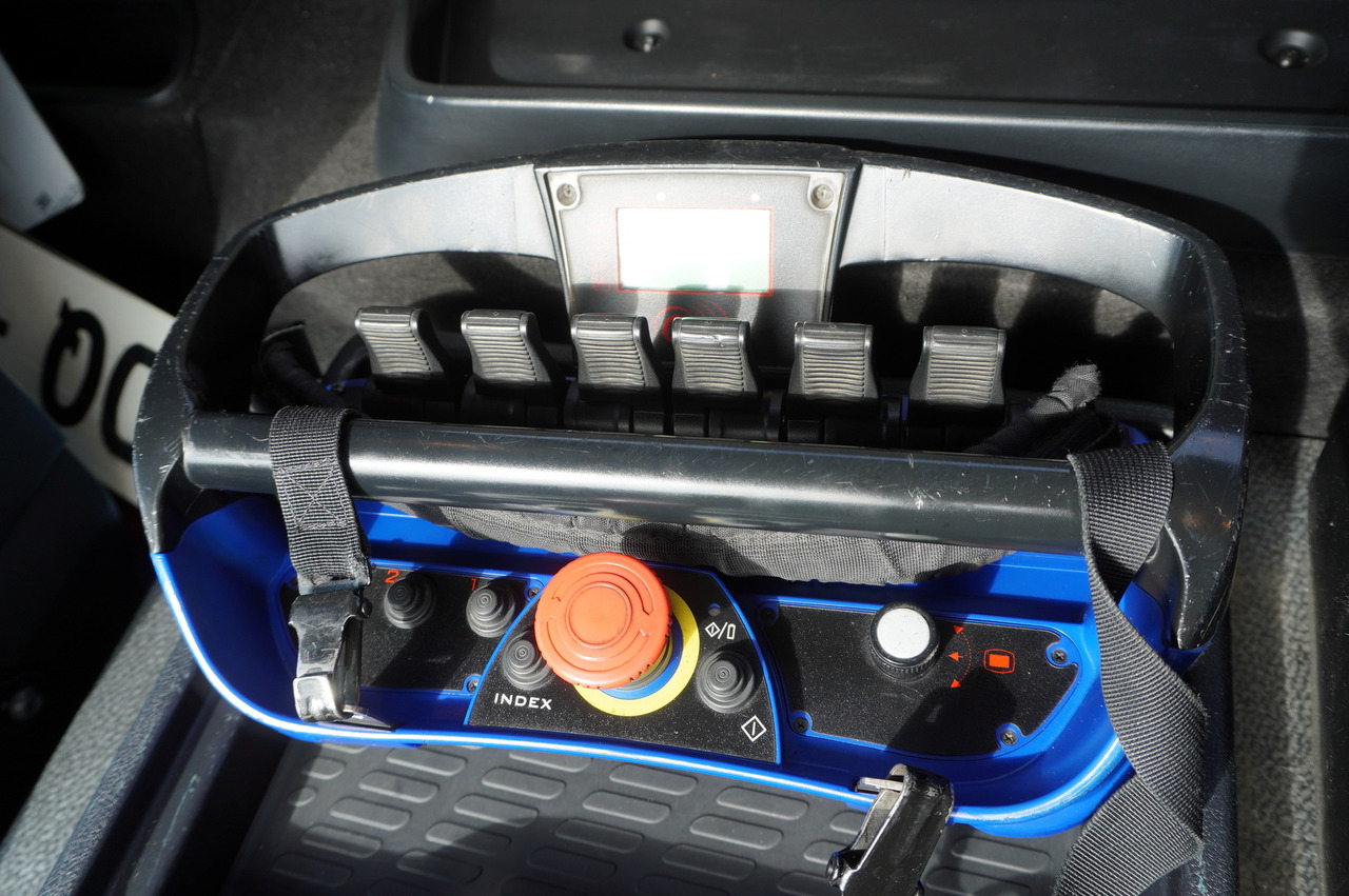 Leasing de MERCEDES-BENZ Antos 2540 / Flatbed 15 EPAL / Fassi F165 / 6.1 t / 8 m reach / remote control / rotator / 1600 MTH / steered axle MERCEDES-BENZ Antos 2540 / Flatbed 15 EPAL / Fassi F165 / 6.1 t / 8 m reach / remote control / rotator / 1600 MTH / steered axle: foto 13