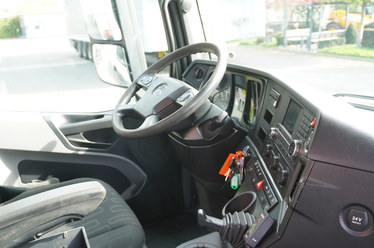 Leasing de MERCEDES-BENZ Antos 2540 / Flatbed 15 EPAL / Fassi F165 / 6.1 t / 8 m reach / remote control / rotator / 1600 MTH / steered axle MERCEDES-BENZ Antos 2540 / Flatbed 15 EPAL / Fassi F165 / 6.1 t / 8 m reach / remote control / rotator / 1600 MTH / steered axle: foto 24