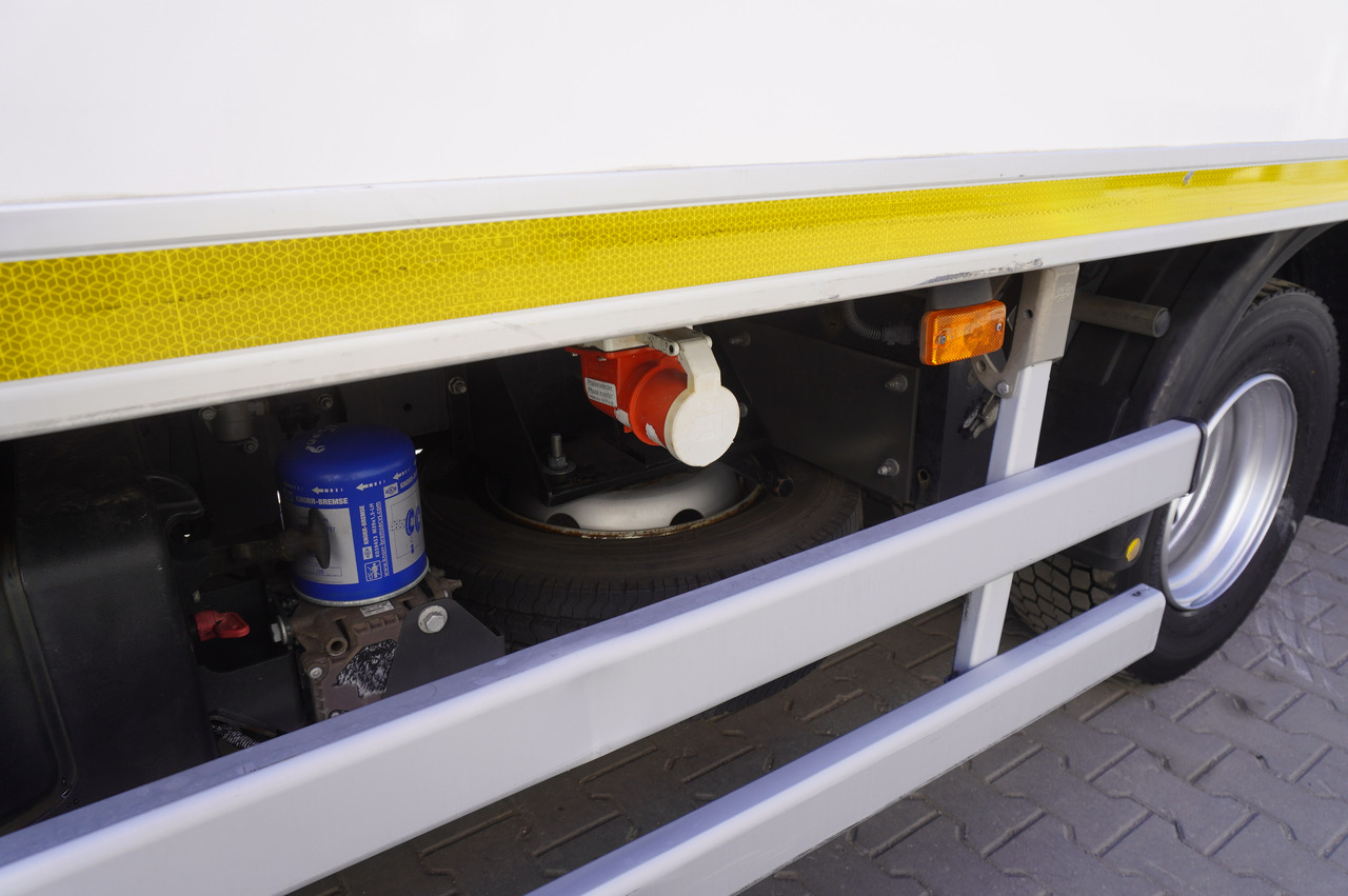 Camión frigorífico RENAULT D12 / Lamberet refrigerated truck / Dhollandia tail lift 1500 kg / 130 thousand km !!: foto 16