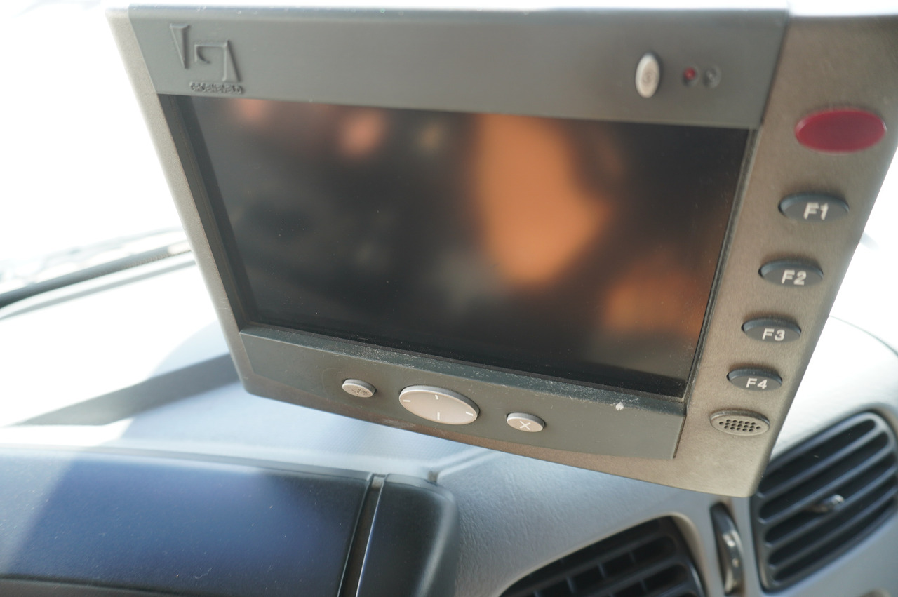 Camión frigorífico RENAULT D12 / Lamberet refrigerated truck / Dhollandia tail lift 1500 kg / 130 thousand km !!: foto 26