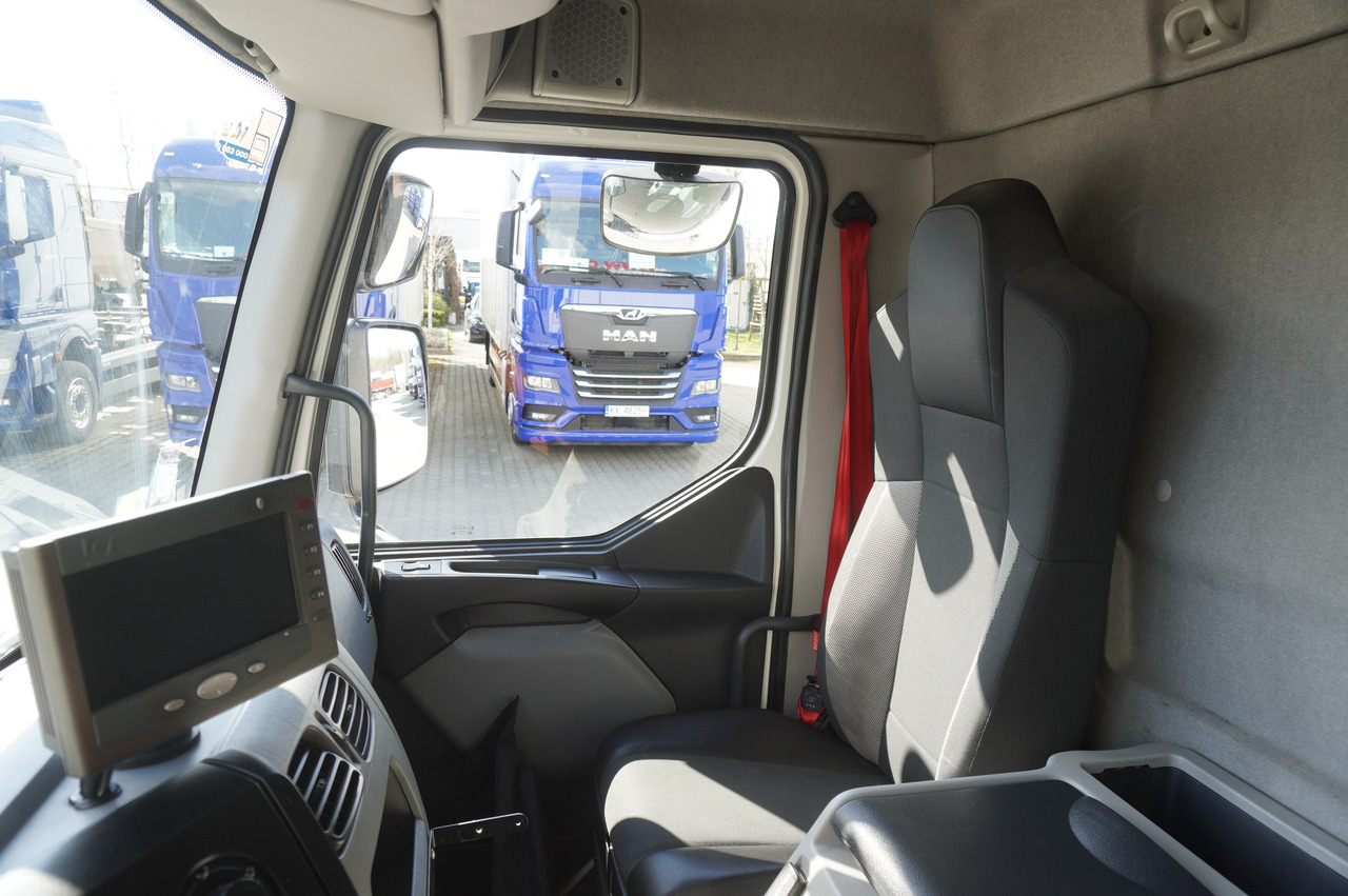 Camión frigorífico RENAULT D12 / Lamberet refrigerated truck / Dhollandia tail lift 1500 kg / 130 thousand km !!: foto 27