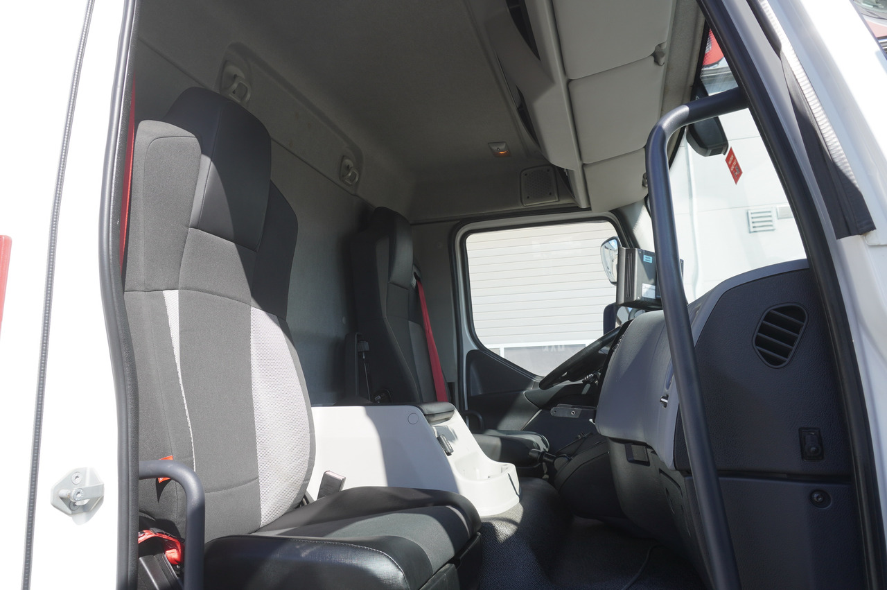 Camión frigorífico RENAULT D12 / Lamberet refrigerated truck / Dhollandia tail lift 1500 kg / 130 thousand km !!: foto 22