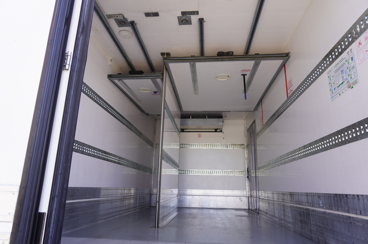 Camión frigorífico RENAULT D12 / Lamberet refrigerated truck / Dhollandia tail lift 1500 kg / 130 thousand km !!: foto 17