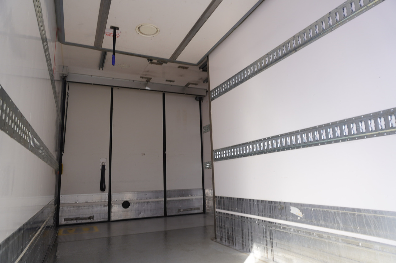 Camión frigorífico RENAULT D12 / Lamberet refrigerated truck / Dhollandia tail lift 1500 kg / 130 thousand km !!: foto 12